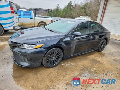 2020 TOYOTA CAMRY SE 4T1G11AK9LU304468 - główne zdjęcie licytacji z USA - miniatura
