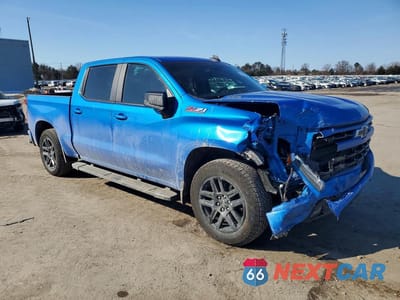 Czwarte zdjęcie samochodu z boku: 2025 CHEVROLET SILVERADO K1500 RST VIN:1GCUKEE88SZ160312 - miniatura