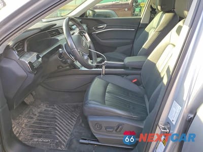 Zdjęcie 7 z 14 samochodu: 2022 AUDI E-TRON PREMIUM VIN:WA1AAAGE4NB007547 - miniatura