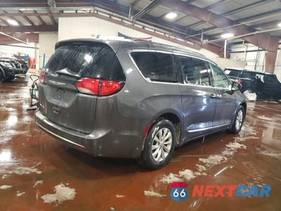 Trzecie zdjęcie samochodu z tyłu: 2017 CHRYSLER PACIFICA TOURING L VIN:2C4RC1BG4HR654144 - miniatura