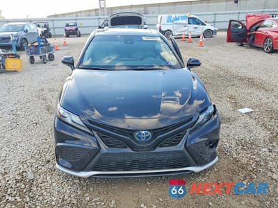 Piąte zdjęcie samochodu w środku: 2023 TOYOTA CAMRY HYBRID XSE VIN:4T1K31AKXPU612646 - miniatura