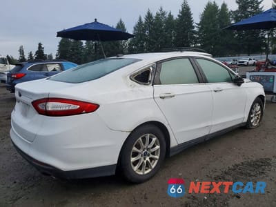 Trzecie zdjęcie samochodu z tyłu: 2015 FORD FUSION S VIN:3FA6P0G72FR128618 - miniatura