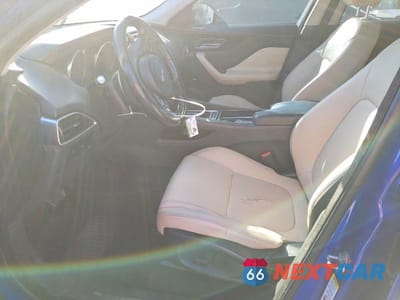 Zdjęcie 7 z 13 samochodu: 2018 JAGUAR F-PACE PREMIUM VIN:SADCJ2GX4JA236160 - miniatura