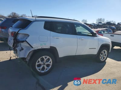Trzecie zdjęcie samochodu z tyłu: 2025 JEEP COMPASS LATITUDE VIN:3C4NJDBNXST549326 - miniatura
