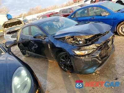 Czwarte zdjęcie samochodu z boku: 2026 MAZDA 3 SELECT SPORT VIN:JM1BPAKL7T1853964 - miniatura