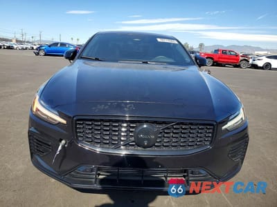 Piąte zdjęcie samochodu w środku: 2024 VOLVO S60 PLUS VIN:7JRH60FH4RG284463 - miniatura
