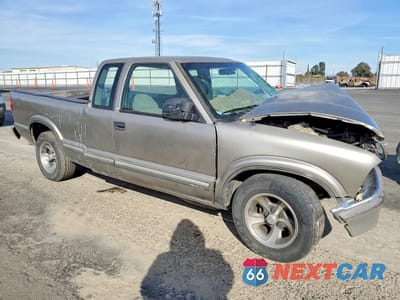 Czwarte zdjęcie samochodu z boku: 2000 CHEVROLET S TRUCK S10 VIN:1GCCS1947YK156507 - miniatura