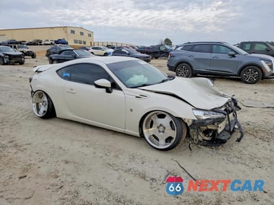 Czwarte zdjęcie samochodu z boku: 2017 TOYOTA 86 BASE VIN:JF1ZNAA10H9709157 - miniatura