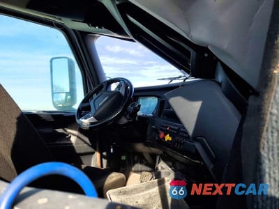 Zdjęcie 8 z 10 samochodu: 2023 FREIGHTLINER CASCADIA 126 SEMI TRUCK VIN:3AKJHLDV7PSUE5972 - miniatura