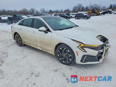 Czwarte zdjęcie samochodu z boku: 2025 KIA K5 EX VIN:KNAG34J75S5331300 - miniatura