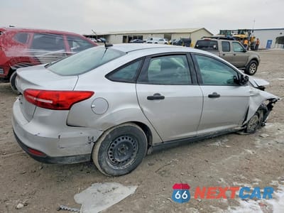 Trzecie zdjęcie samochodu z tyłu: 2018 FORD FOCUS S VIN:1FADP3E28JL265442 - miniatura