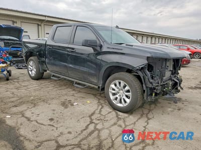 Czwarte zdjęcie samochodu z boku: 2025 CHEVROLET SILVERADO K1500 CUSTOM VIN:1GCPKBEK5SZ335767 - miniatura
