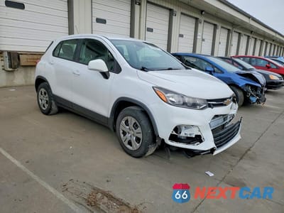Czwarte zdjęcie samochodu z boku: 2017 CHEVROLET TRAX LS VIN:3GNCJKSB3HL207654 - miniatura