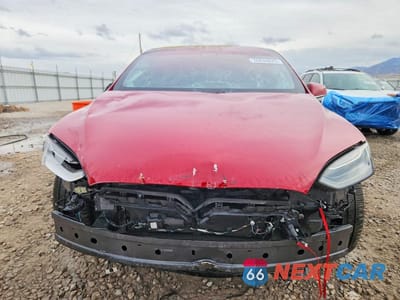 Piąte zdjęcie samochodu w środku: 2018 TESLA MODEL X VIN:5YJXCBE2XJF113002 - miniatura