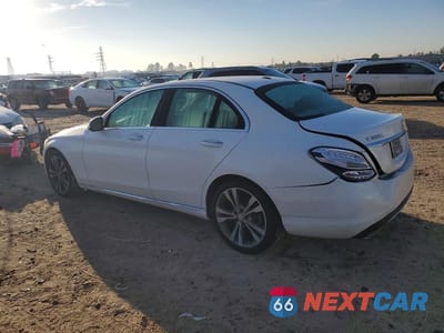 Drugie zdjęcie samochodu z przodu: 2016 MERCEDES-BENZ C 300 VIN:55SWF4JB5GU106583 - miniatura