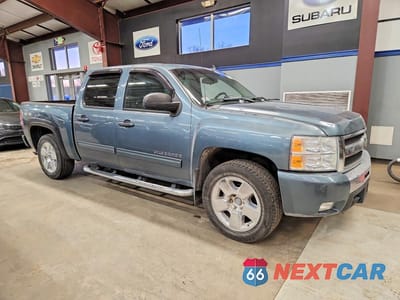 Czwarte zdjęcie samochodu z boku: 2011 CHEVROLET SILVERADO K1500 LT VIN:3GCPKSE34BG375024 - miniatura