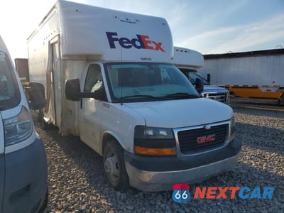 Czwarte zdjęcie samochodu z boku: 2023 GMC SAVANA DELIVERY TRUCK VIN:7GZ67UC72PN008641 - miniatura