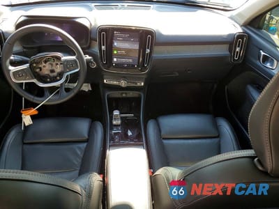 Zdjęcie 8 z 13 samochodu: 2025 VOLVO XC40 PLUS VIN:YV4L12UC4S2514254 - miniatura