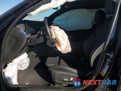 Zdjęcie 7 z 12 samochodu: 2023 BMW Motorrad 330I VIN:3MW69FF01P8D76312 - miniatura