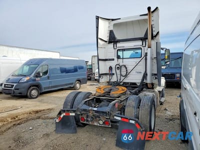 Czwarte zdjęcie samochodu z boku: 2016 VOLVO VN VNL VIN:4V4N39TG1GN965588 - miniatura