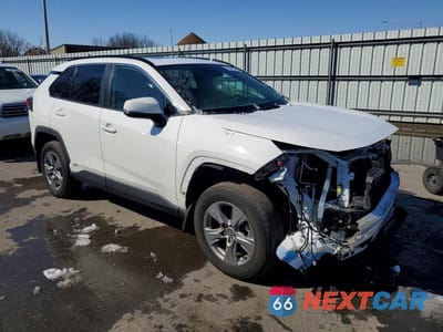 Czwarte zdjęcie samochodu z boku: 2024 TOYOTA RAV4 HYBRID XLE VIN:4T3RWRFV0RU114361 - miniatura