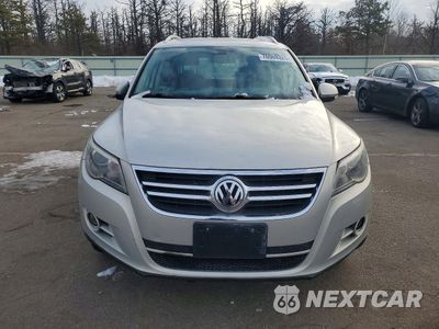 Piąte zdjęcie samochodu w środku: 2011 VOLKSWAGEN TIGUAN S VIN:WVGBV7AX0BW538451 - miniatura