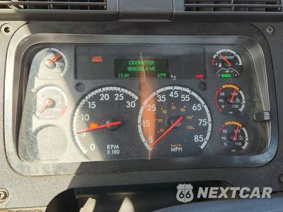 Zdjęcie 8 z 10 samochodu: 2016 FREIGHTLINER CASCADIA 125 SEMI TRUCK VIN:1FUBGEDV4GLHC5673 - miniatura