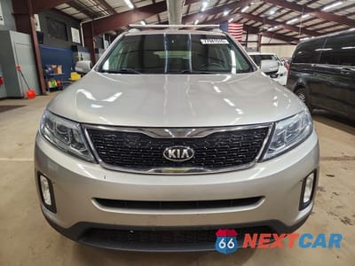 Piąte zdjęcie samochodu w środku: 2015 KIA SORENTO LX VIN:5XYKTCA6XFG651532 - miniatura