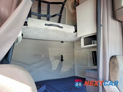 Zdjęcie 6 z 10 samochodu: 2017 VOLVO VN VNL VIN:4V4NC9EH4HN965821 - miniatura