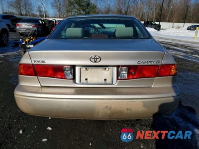 Zdjęcie 6 z 11 samochodu: 2000 TOYOTA CAMRY VIN:4T1BG22K2YU739174 - miniatura