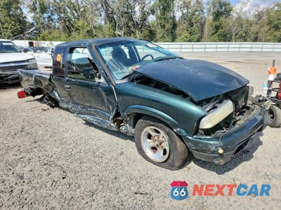 Czwarte zdjęcie samochodu z boku: 2002 CHEVROLET S TRUCK S10 VIN:1GCCS19W028101936 - miniatura