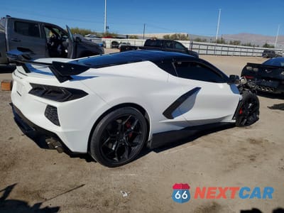 Trzecie zdjęcie samochodu z tyłu: 2022 CHEVROLET CORVETTE STINGRAY 1LT VIN:1G1YA2D41N5122345 - miniatura