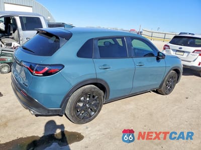 Trzecie zdjęcie samochodu z tyłu: 2025 HONDA HR-V SPORT VIN:3CZRZ1H50SM712053 - miniatura