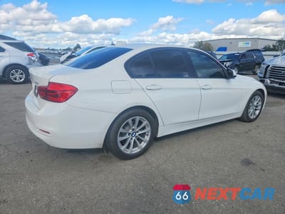 Trzecie zdjęcie samochodu z tyłu: 2018 BMW 320 I VIN:WBA8A9C58JAD27883 - miniatura