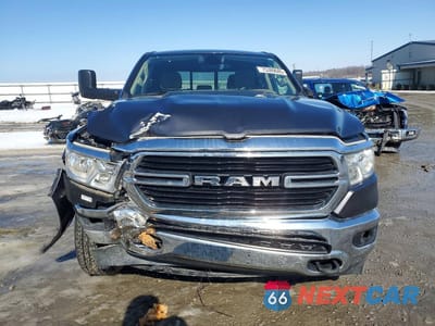 Piąte zdjęcie samochodu w środku: 2019 RAM 1500 BIG HORN/LONE STAR VIN:1C6RRFFG8KN776250 - miniatura