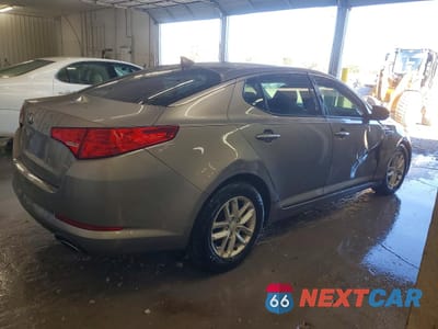 Trzecie zdjęcie samochodu z tyłu: 2013 KIA OPTIMA LX VIN:5XXGM4A71DG246985 - miniatura