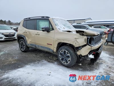 Czwarte zdjęcie samochodu z boku: 2016 JEEP RENEGADE TRAILHAWK VIN:ZACCJBCTXGPD41888 - miniatura