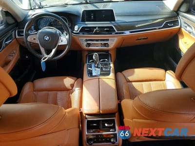 Zdjęcie 8 z 11 samochodu: 2018 BMW 740 I VIN:WBA7E2C57JG743361 - miniatura