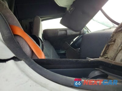 Piąte zdjęcie samochodu w środku: 2014 FREIGHTLINER CASCADIA SEMI TRUCK VIN:3AKJGLDVXESFR0754 - miniatura