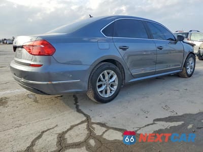 Trzecie zdjęcie samochodu z tyłu: 2016 VOLKSWAGEN PASSAT S VIN:1VWAT7A34GC036275 - miniatura