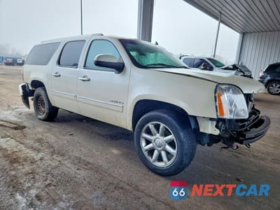 Czwarte zdjęcie samochodu z boku: 2014 GMC YUKON XL DENALI VIN:1GKS2MEF7ER220976 - miniatura
