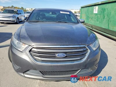 Piąte zdjęcie samochodu w środku: 2019 FORD TAURUS LIMITED VIN:1FAHP2F84KG111450 - miniatura