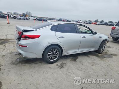 Trzecie zdjęcie samochodu z tyłu: 2019 KIA OPTIMA LX VIN:5XXGT4L31KG288017 - miniatura