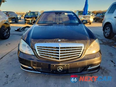 Piąte zdjęcie samochodu w środku: 2013 MERCEDES-BENZ S 550 4MATIC VIN:WDDNG9EB7DA501909 - miniatura