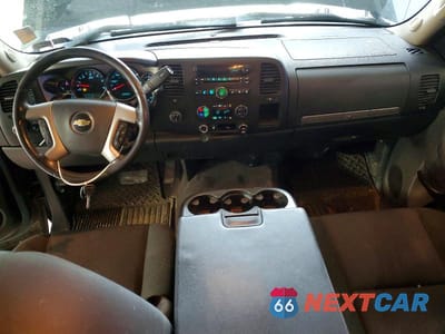Zdjęcie 8 z 12 samochodu: 2013 CHEVROLET SILVERADO K1500 LT VIN:1GCRKSE7XDZ380095 - miniatura