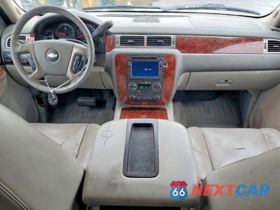 Zdjęcie 7 z 12 samochodu: 2010 CHEVROLET SUBURBAN K1500 LTZ VIN:1GNUKKE39AR186359 - miniatura