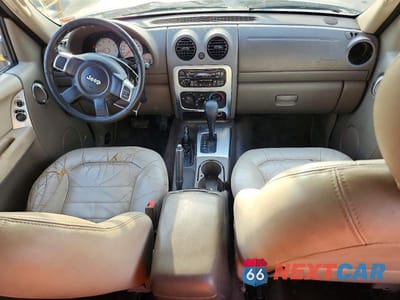 Zdjęcie 8 z 13 samochodu: 2003 JEEP LIBERTY LIMITED VIN:1J4GL58K83W692349 - miniatura