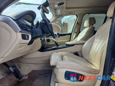 Zdjęcie 7 z 13 samochodu: 2015 BMW X5 XDRIVE50I VIN:5UXKR6C50F0J74926 - miniatura