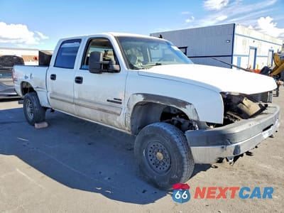 Czwarte zdjęcie samochodu z boku: 2006 CHEVROLET SILVERADO K2500 HEAVY DUTY VIN:1GCHK23DX6F224521 - miniatura