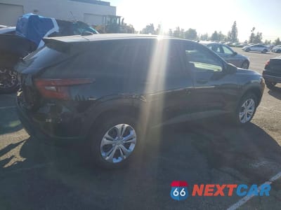 Trzecie zdjęcie samochodu z tyłu: 2024 CHEVROLET TRAX LS VIN:KL77LFE28RC051936 - miniatura